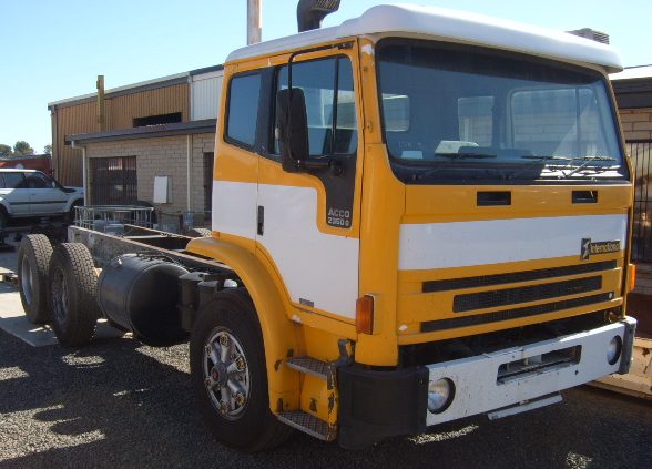 2000 INTERNATIONAL ACCO 2350G