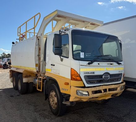 2009 Hino FM8J Water Cart