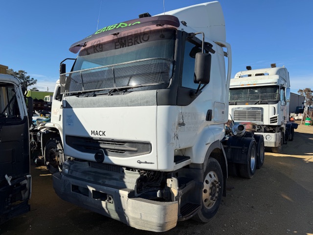 2003 Mack Qantum